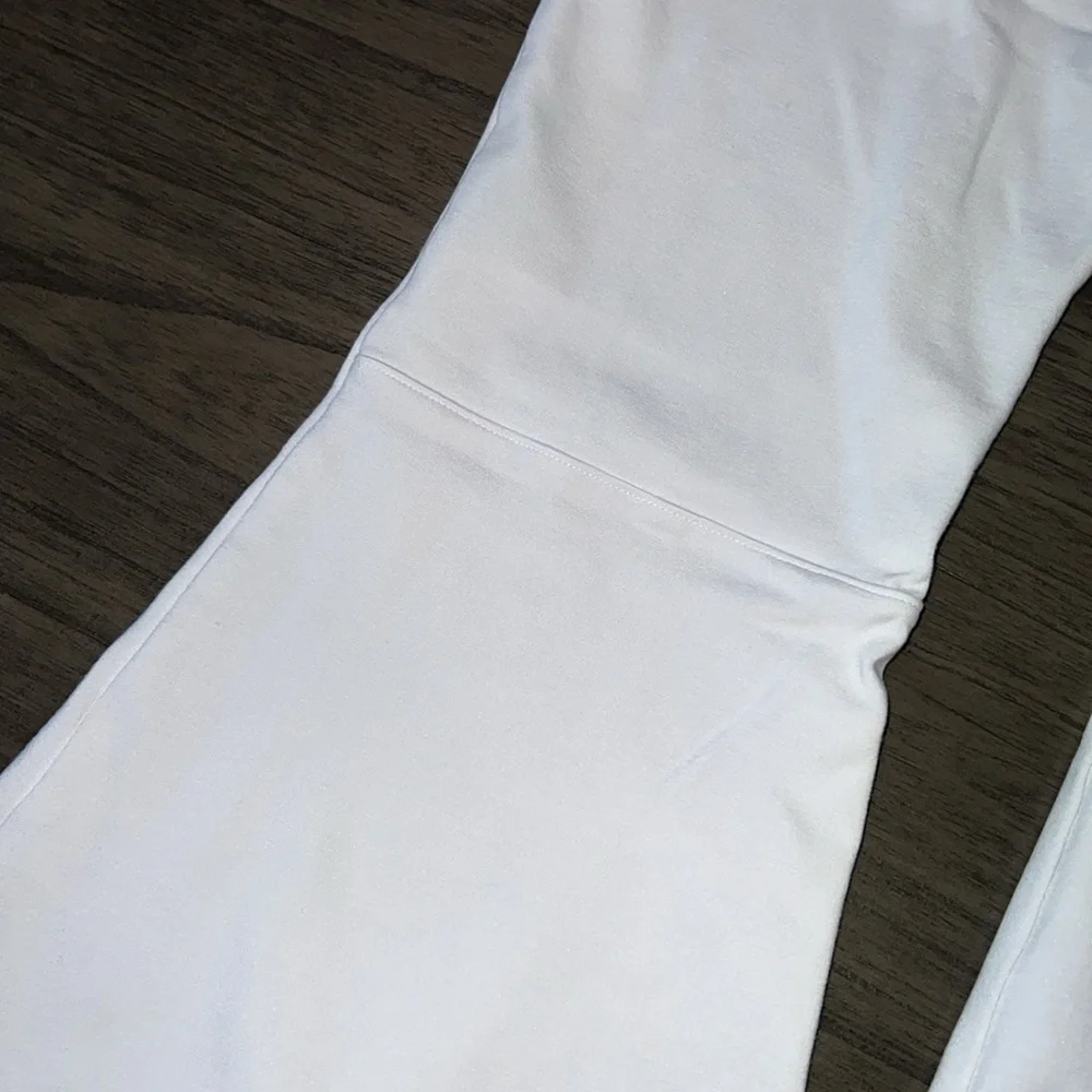 Chatoyant Flare Jeans - Picture 8 of 8